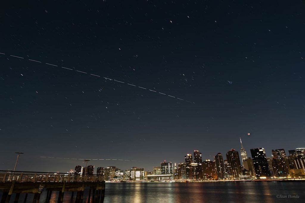 APOD: 2022 November 12 – Eclipse in the City