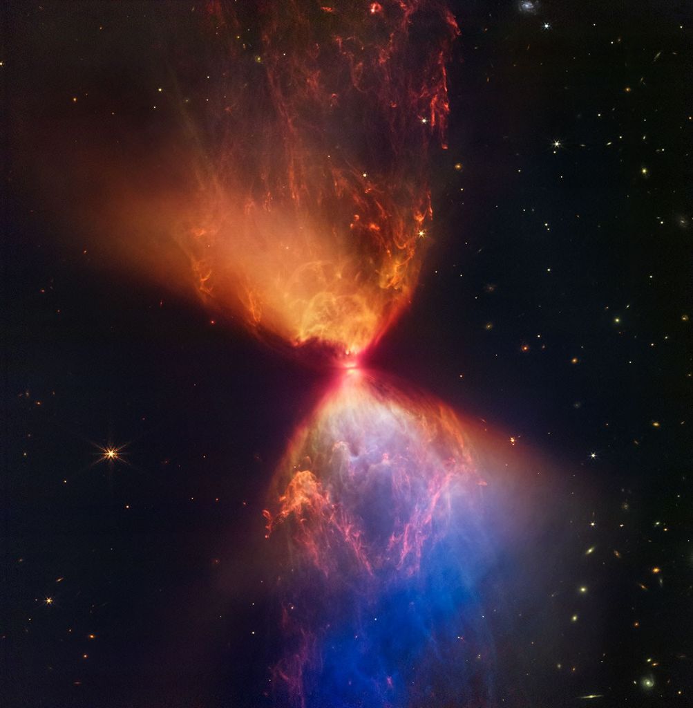 APOD: 2022 November 18 – The Protostar within L1527
