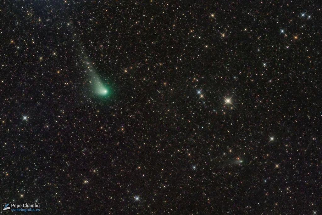 APOD: 2022 October 8 – Two Comets in Southern Skies