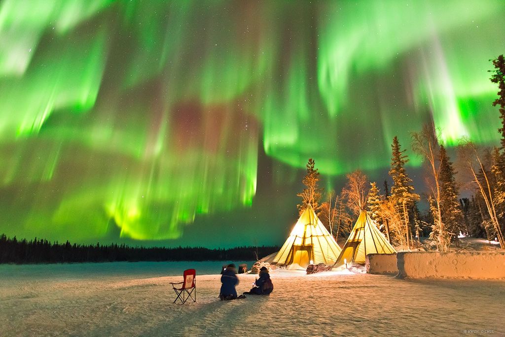 APOD: 2022 October 9 – Auroras over Northern Canada