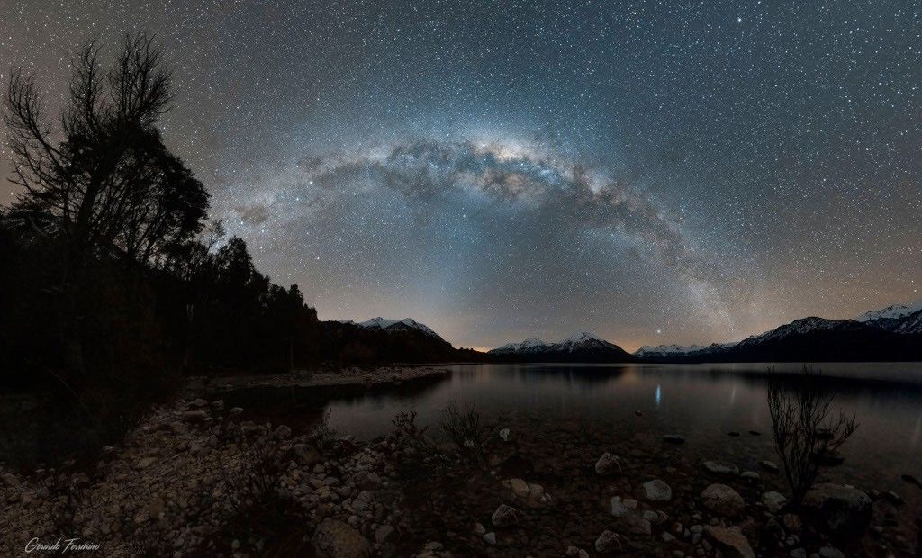 APOD: 2022 September 10 – Galaxy by the Lake