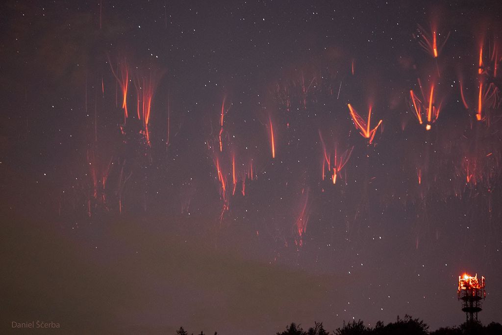APOD: 2022 September 12 – Red Sprite Lightning over the Czech Republic