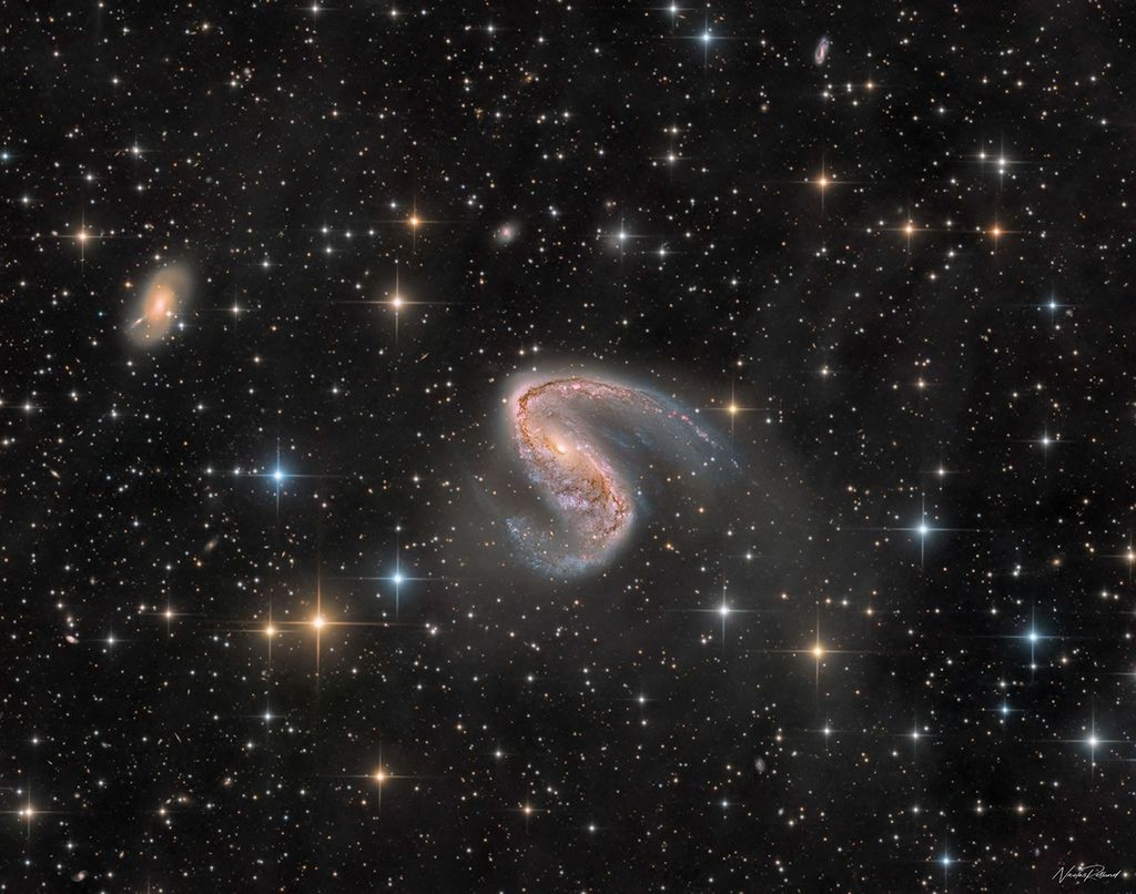 APOD: 2023 April 1 – NGC 2442: Galaxy in Volans