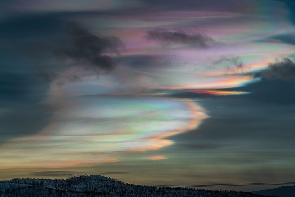 APOD: 2023 February 9 – Nacreous Clouds over Lapland