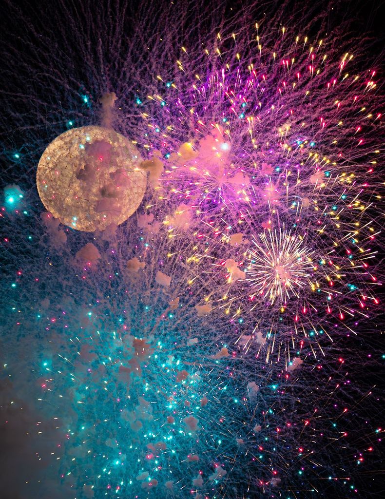 APOD: 2023 July 6 – Fireworks vs Supermoon