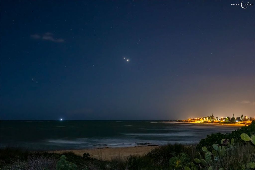 APOD: 2023 March 5 – Jupiter and Venus over Italy
