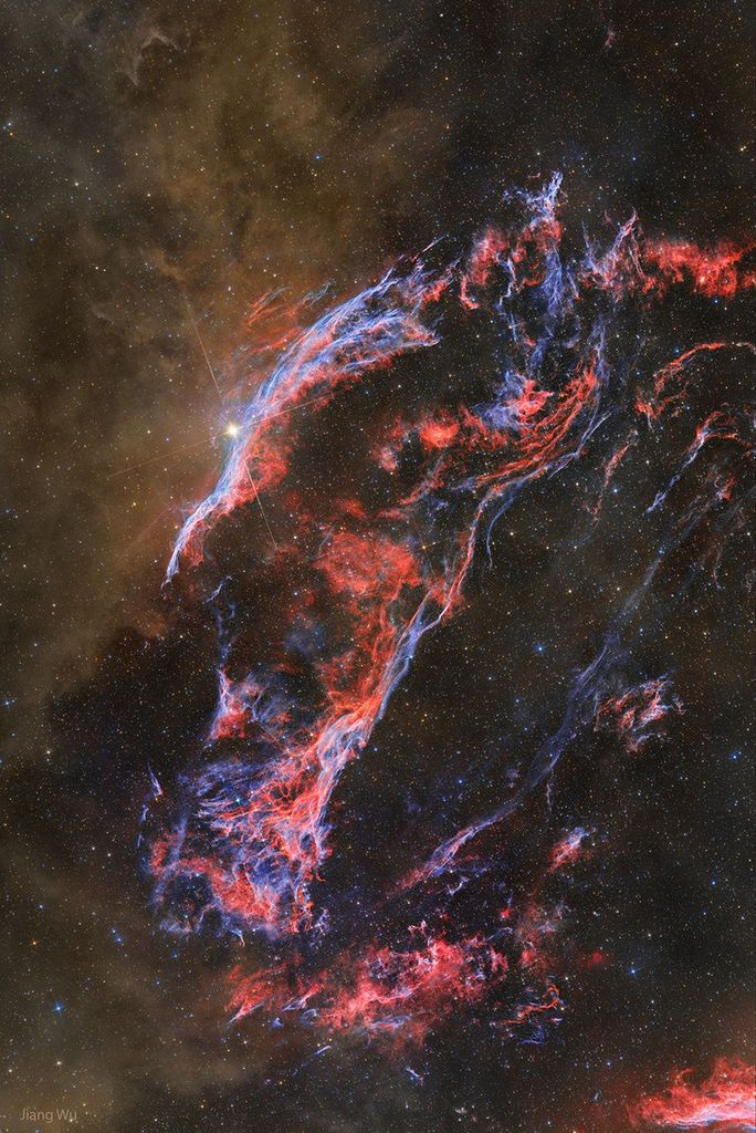 APOD: 2023 October 18 – Dust and the Western Veil Nebula