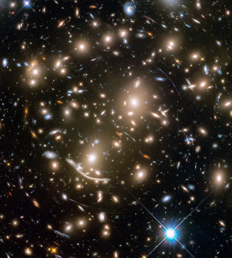 APOD: 2023 September 12 – Galaxy Cluster Abell 370 and Beyond