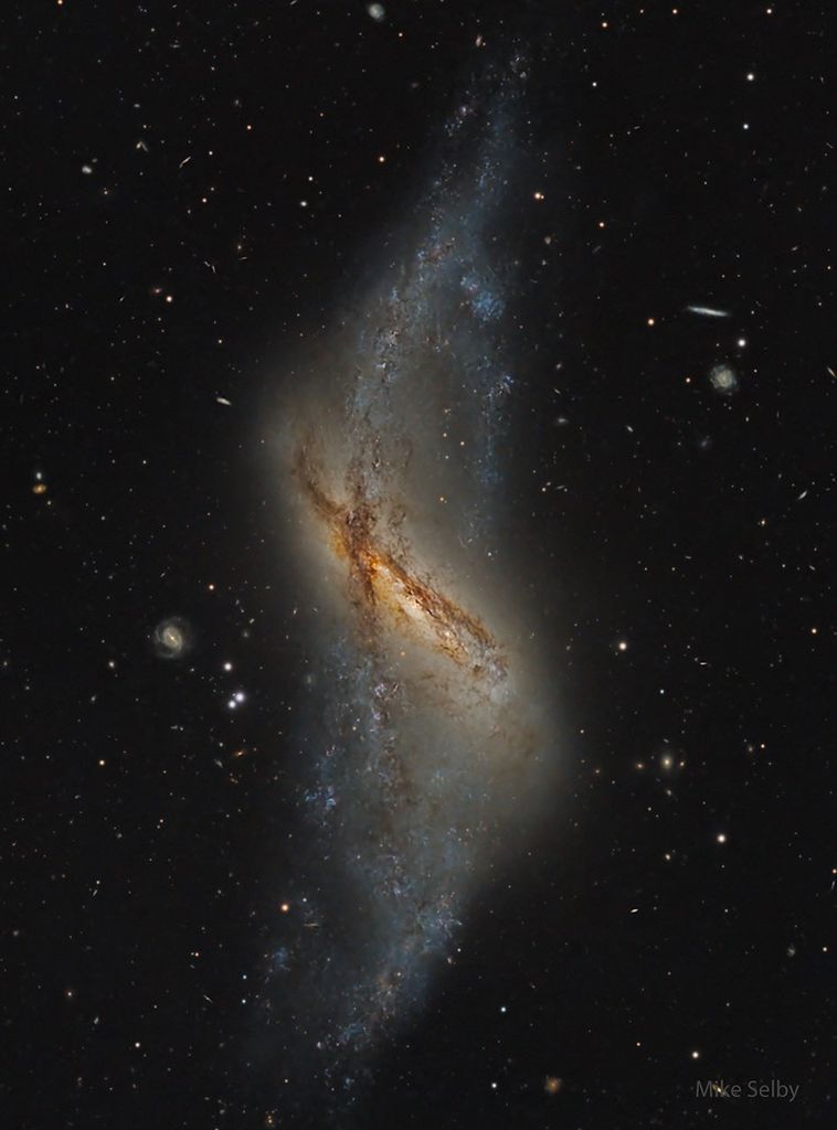 APOD: 2024 December 18 – NGC 660: Polar Ring Galaxy