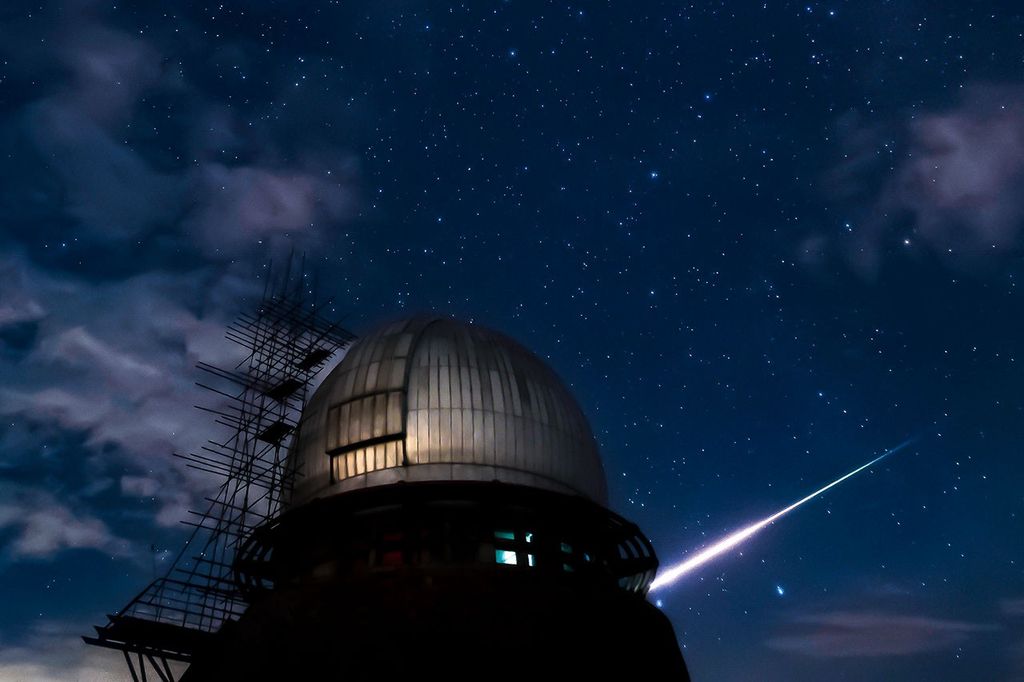 APOD: 2024 December 6 – Xuyi Station and the Fireball