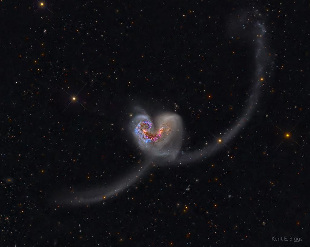 APOD: 2024 February 7 – The Heart Shaped Antennae Galaxies