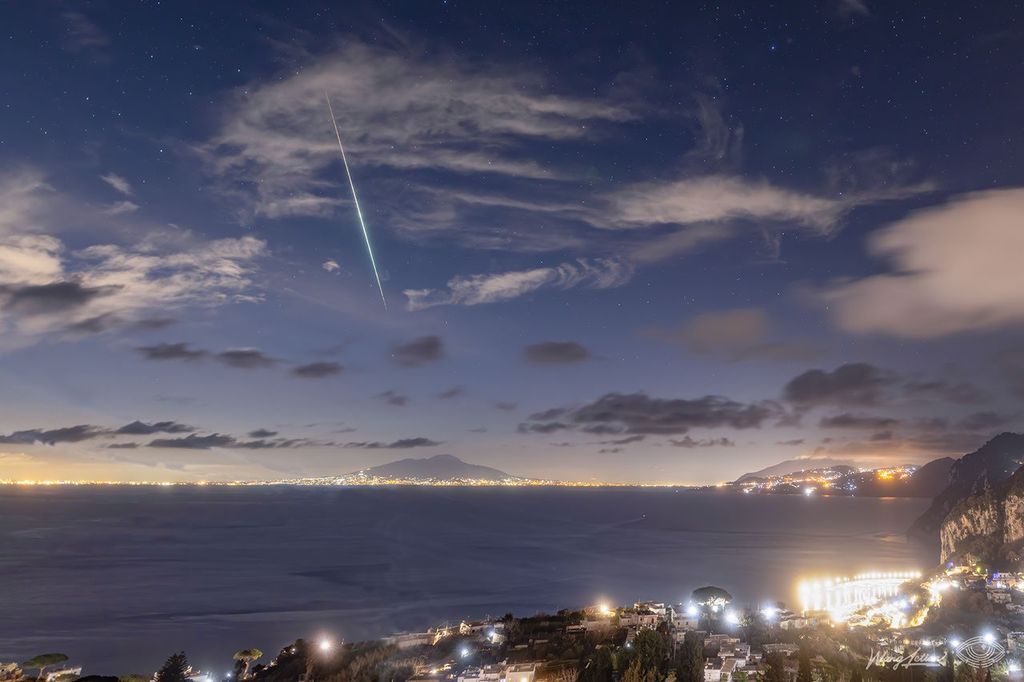 APOD: 2024 February 17 – Meteor over the Bay of Naples