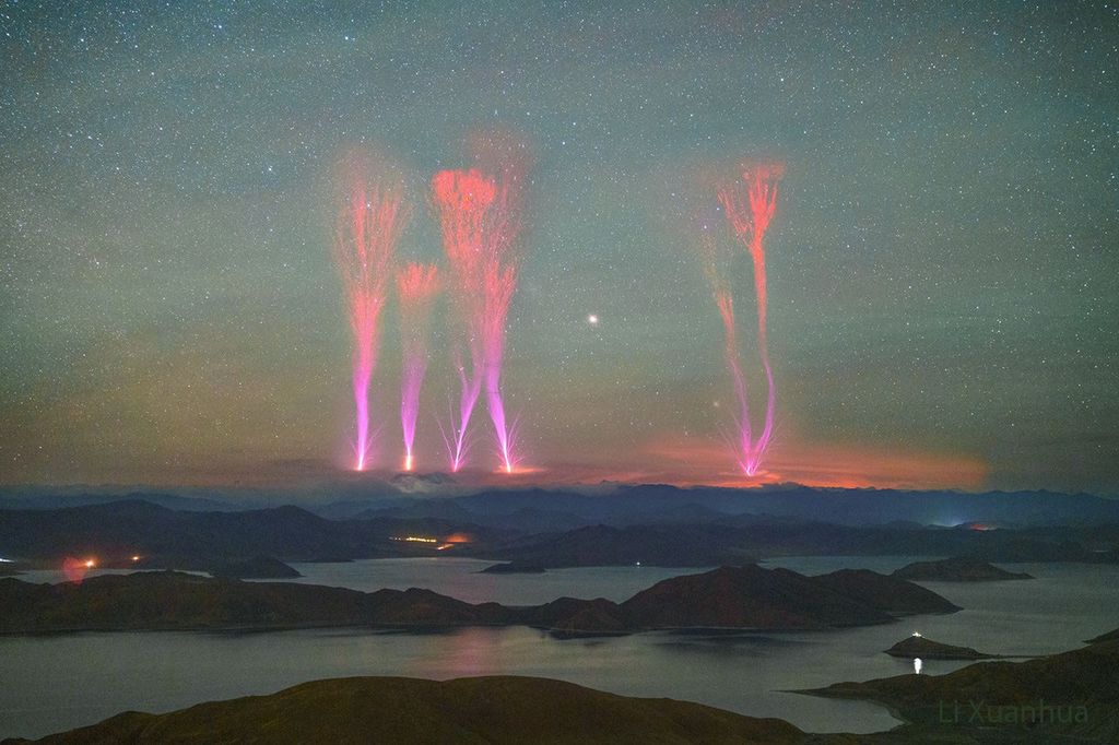 APOD: 2024 June 18 – Gigantic Jets over Himalayan Mountains