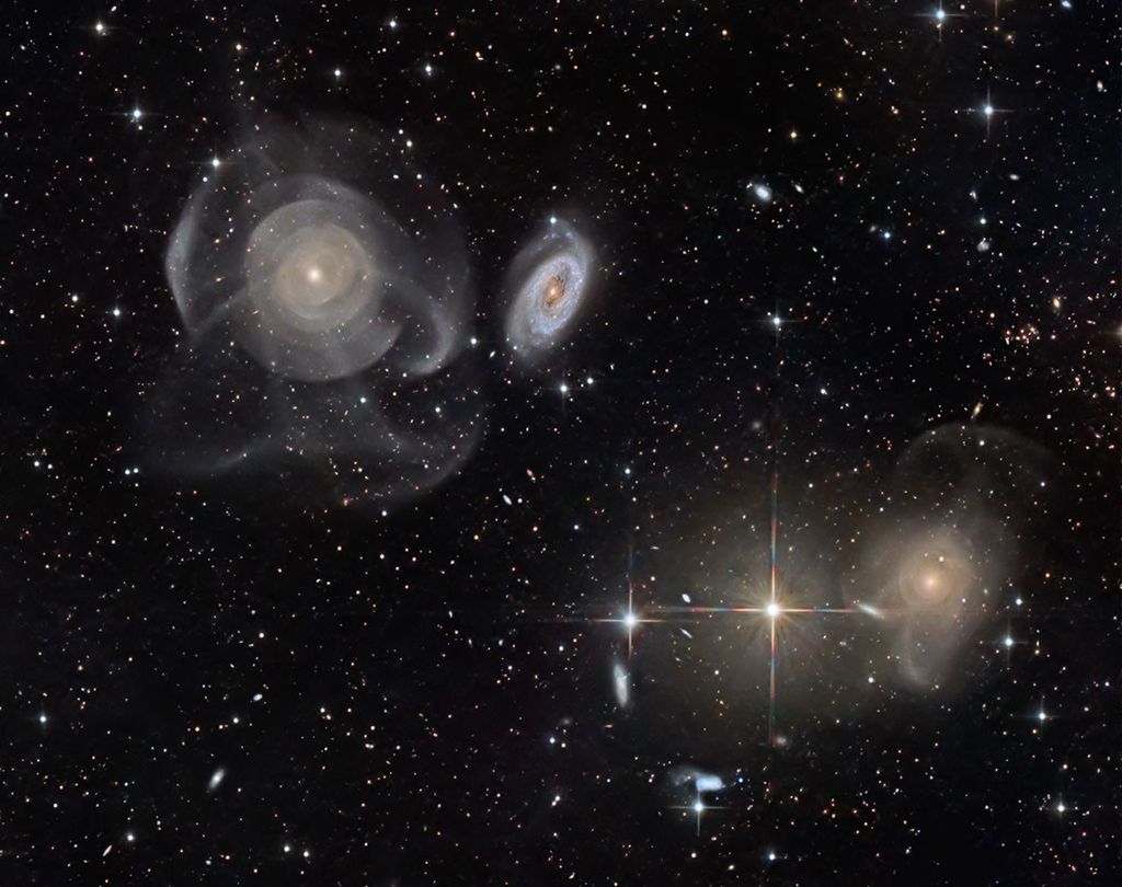 APOD: 2024 November 7 – Shell Galaxies in Pisces