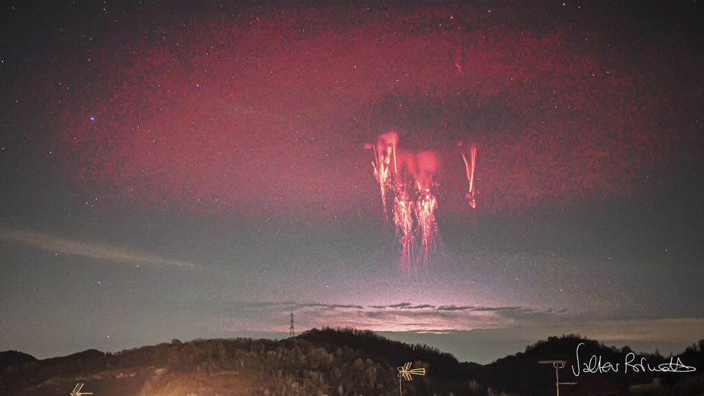 APOD: 2025 December 23 – Red Sprites and Circular Elves Lightning over Italy