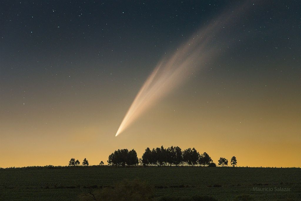 APOD: 2025 January 28 – Comet G3 ATLAS over Uruguay