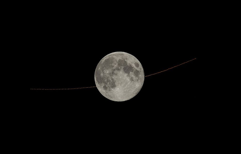APOD: 2025 January 18 – Full Moon, Full Mars