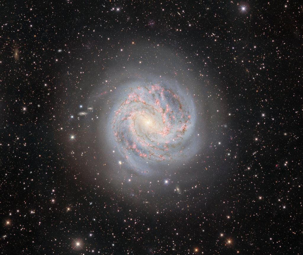 APOD: 2025 January 16 – M83: The Southern Pinwheel