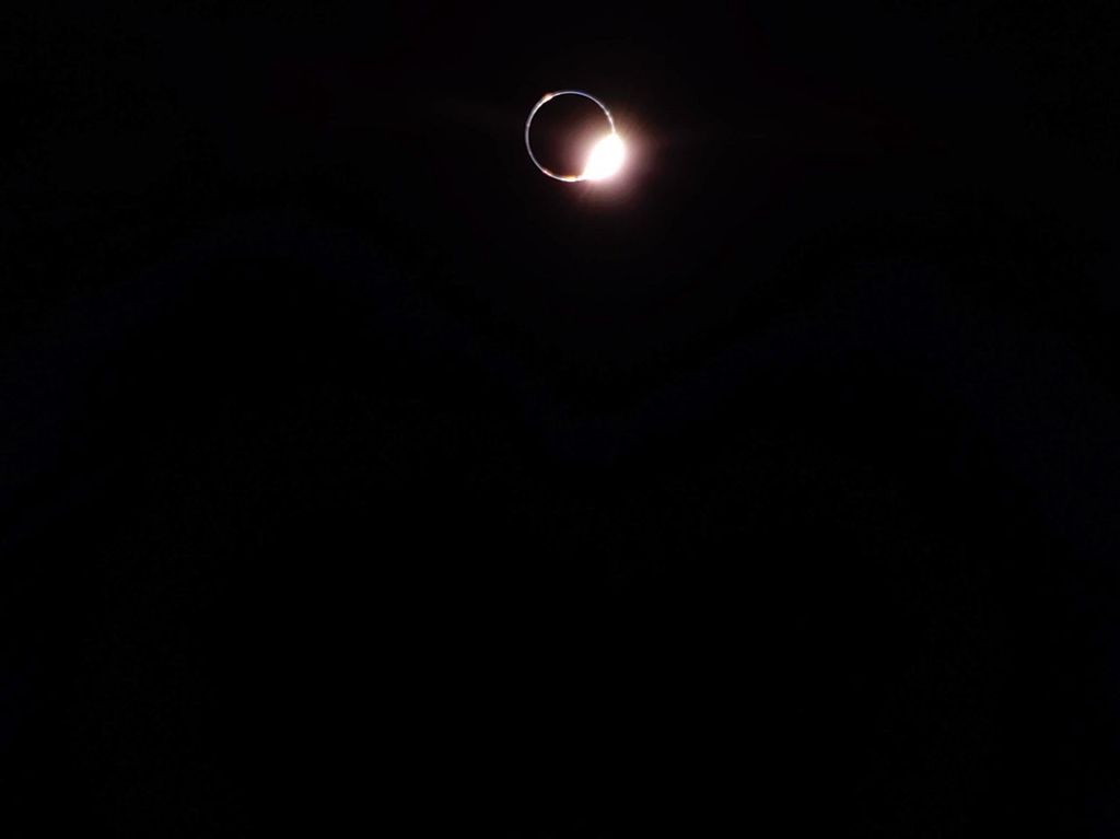 APOD: 2025 March 19 – Blue Ghost s Diamond Ring