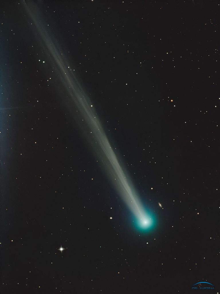 APOD: 2025 September 18 – Comet C/2025 R2 SWAN