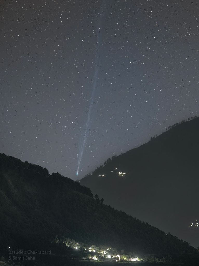 APOD: 2026 April 20 – Comet R3 PanSTARRS over a Himalayan Valley