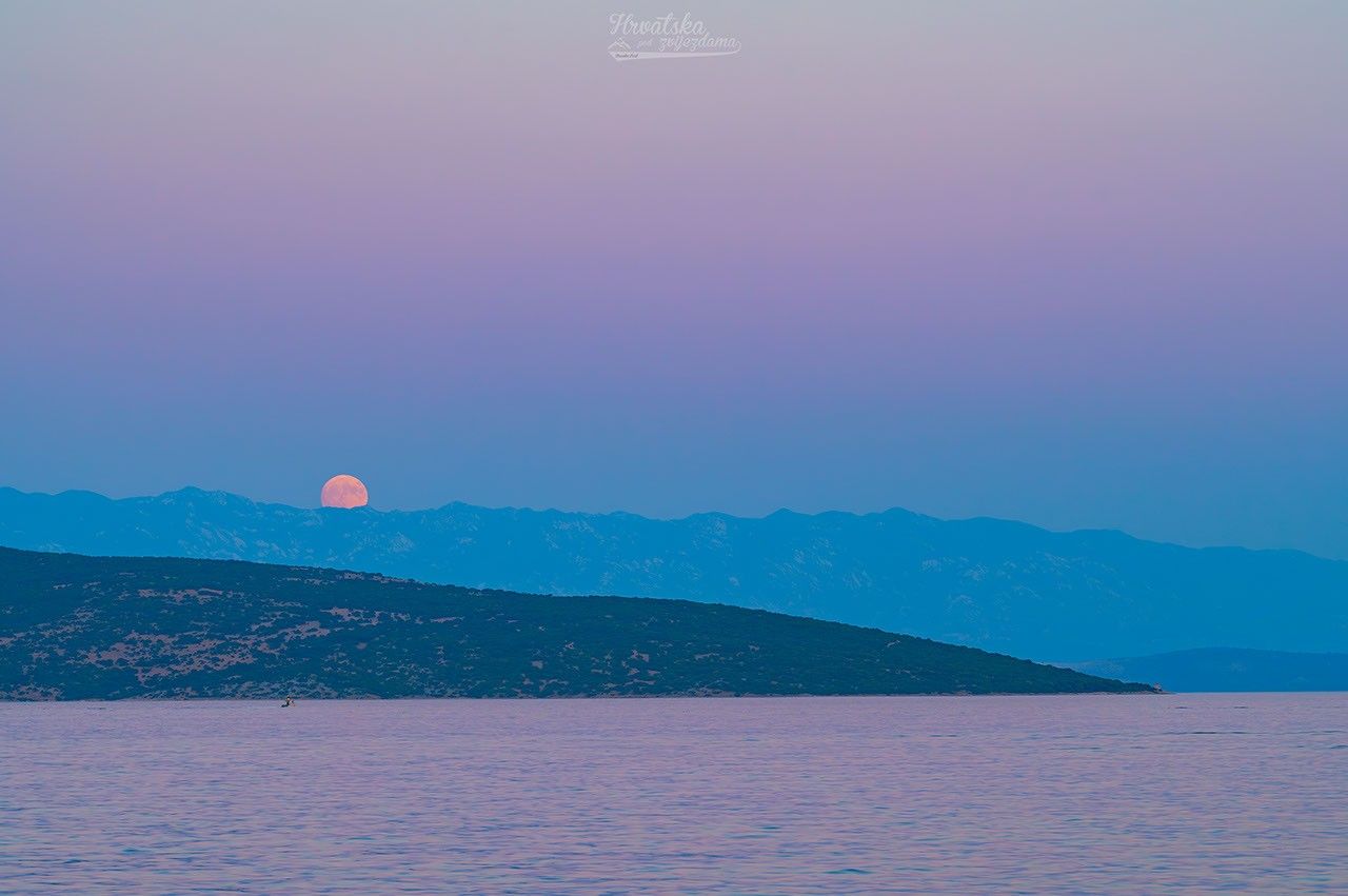 Buck Moon and Belt of Venus