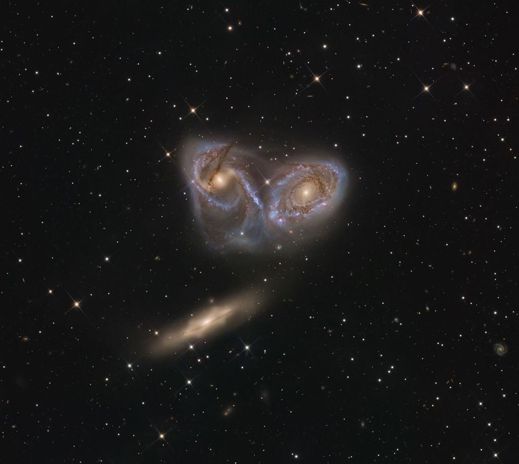 APOD: 2026 July 3 – Three Galaxies in Pavo