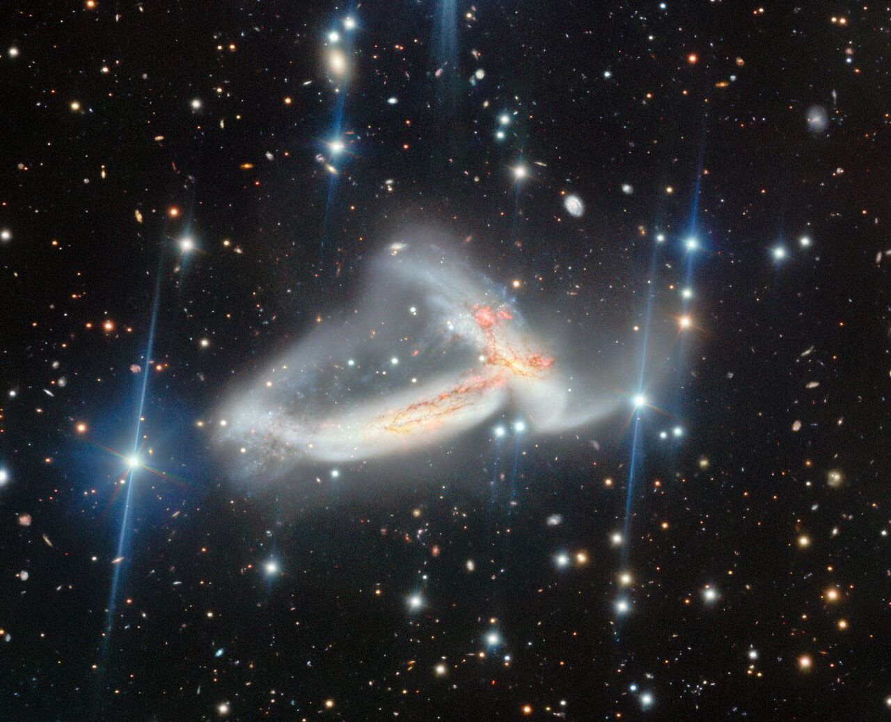 APOD: 2026 September 4 – Nā ʻUhane Māhoe Huki Pū i ke Ola