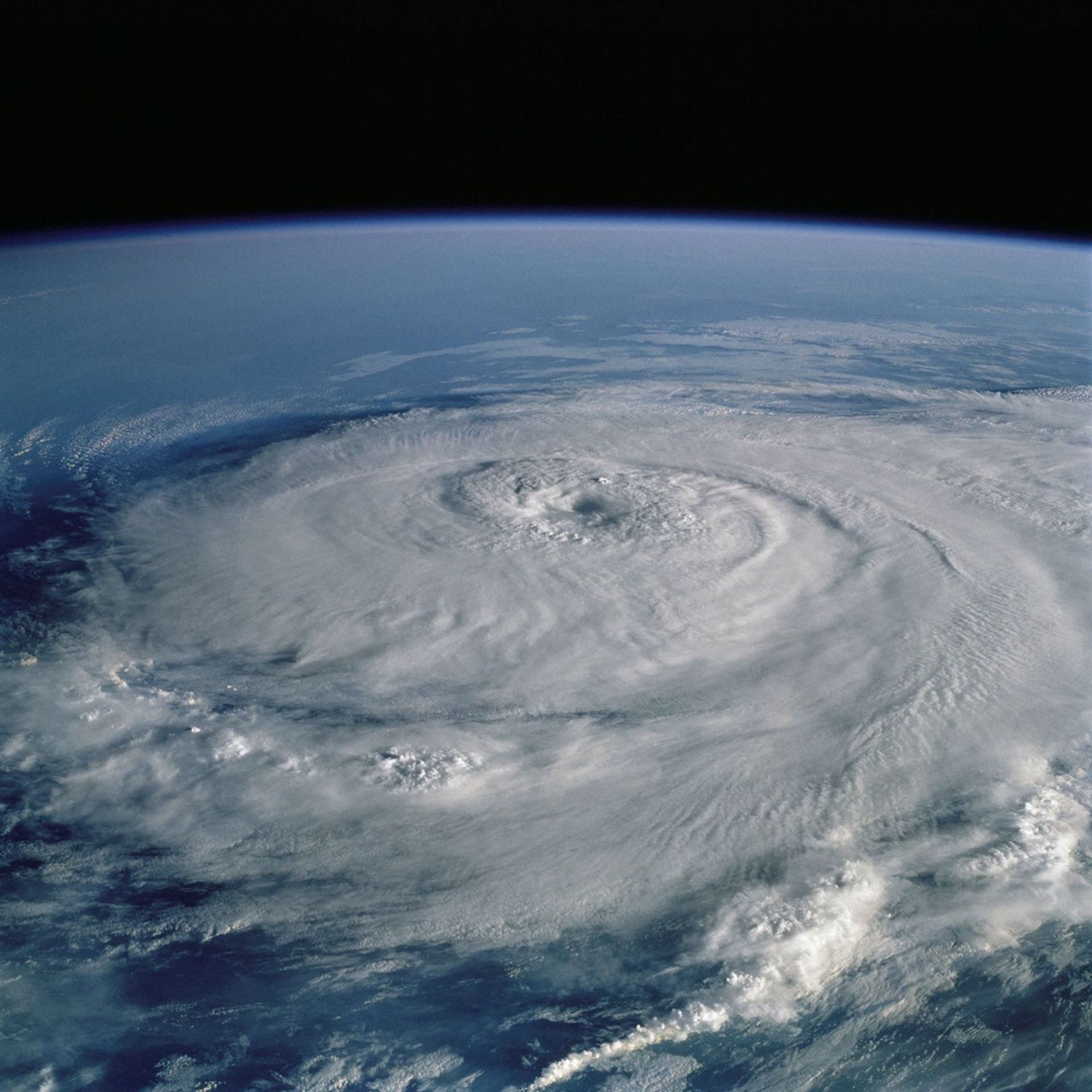 En esta imagen captada en 1985, se observa el huracán Elena desde el transbordador espacial Discovery.