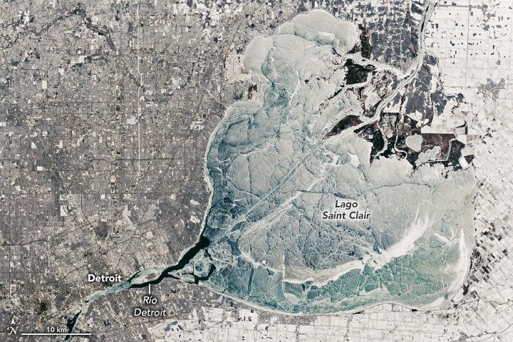 El congelado Lago Saint Clair en el sistema de los Grandes Lagos de Norteamérica.