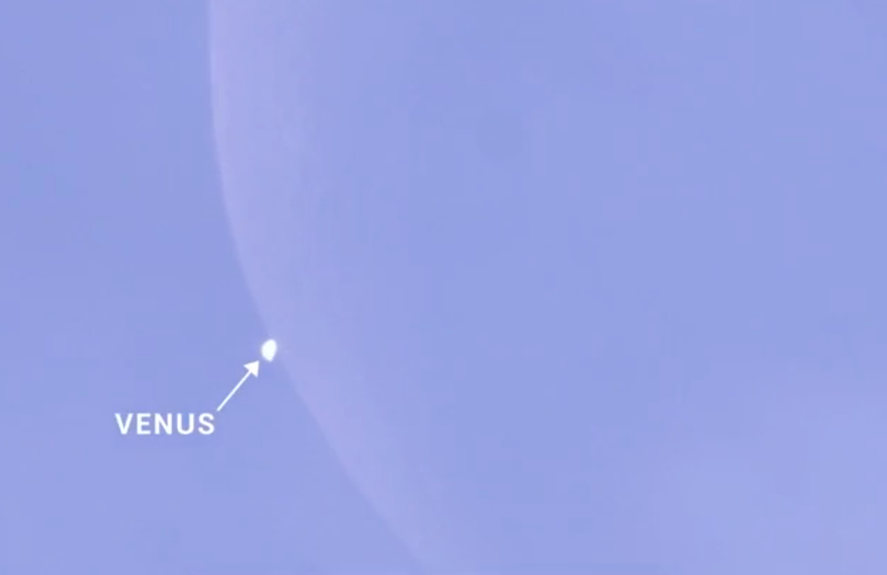 Venus se oculta detrás de la Luna.