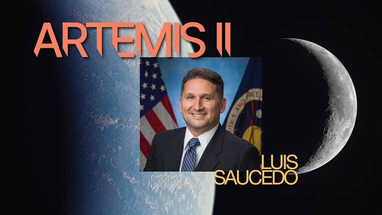 Thumbnail de video con el texto «Artemis II, Luis Saucedo» y una imagen de la Tierra, la Luna y un retrato del ingeniero de la NASA Luis Saucedo.