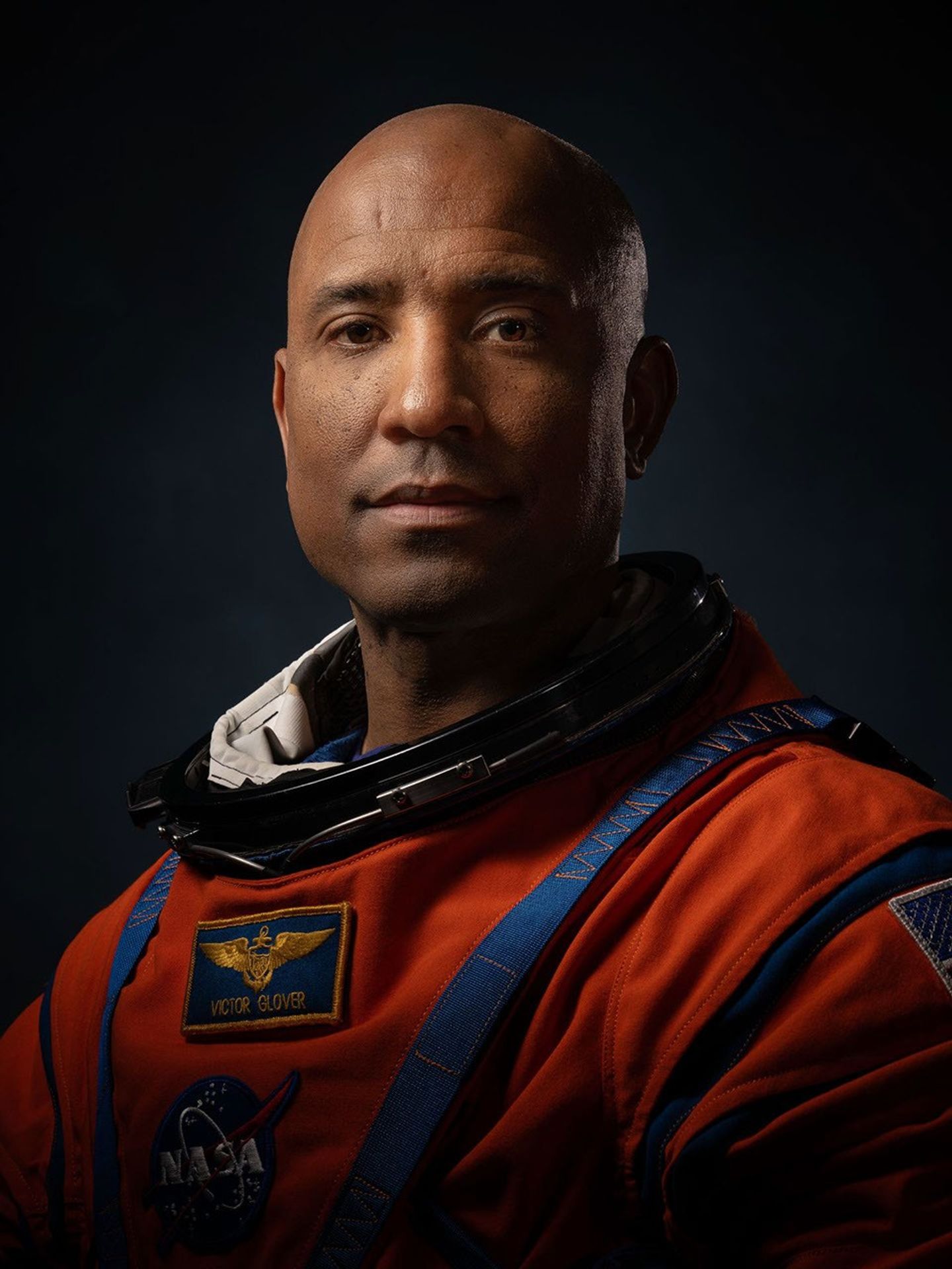 Retrato del astronauta de la NASA Victor Glover.