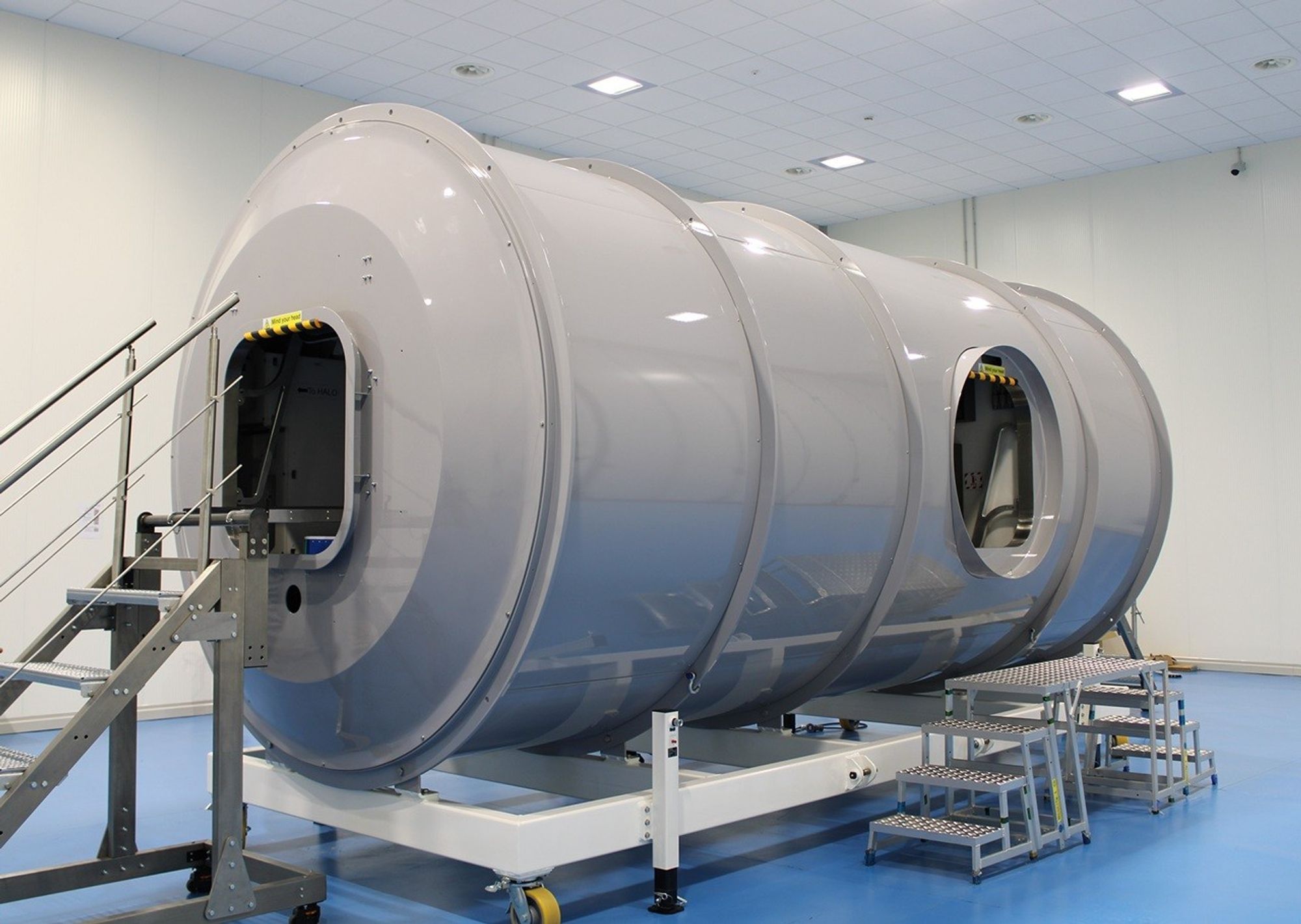 Réplica del módulo Lunar I-Hab de la ESA, uno de los cuatro componentes de la estación espacial Gateway donde los astronautas vivirán, realizarán investigaciones científicas y se prepararán para sus misiones a la región del Polo Sur lunar.