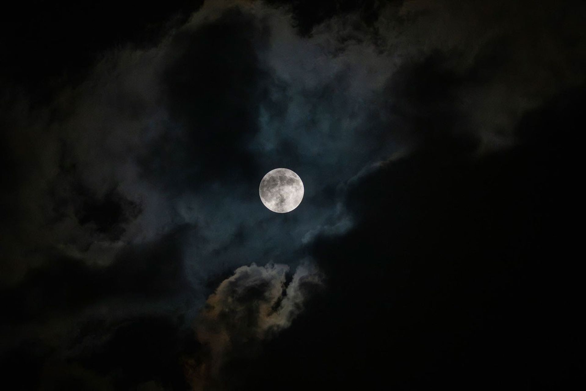 Un eclipse lunar parcial visto la noche del 27 al 28 de agosto de 2026.