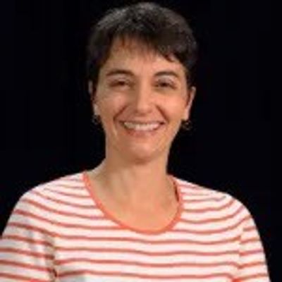 Portrait photo of Laura Iraci