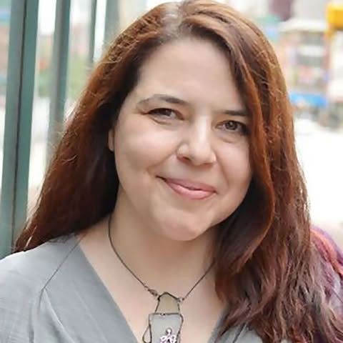 Portrait photo of a smiling woman with ong h air