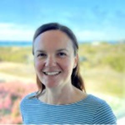 Portrait photo of Emma Yates