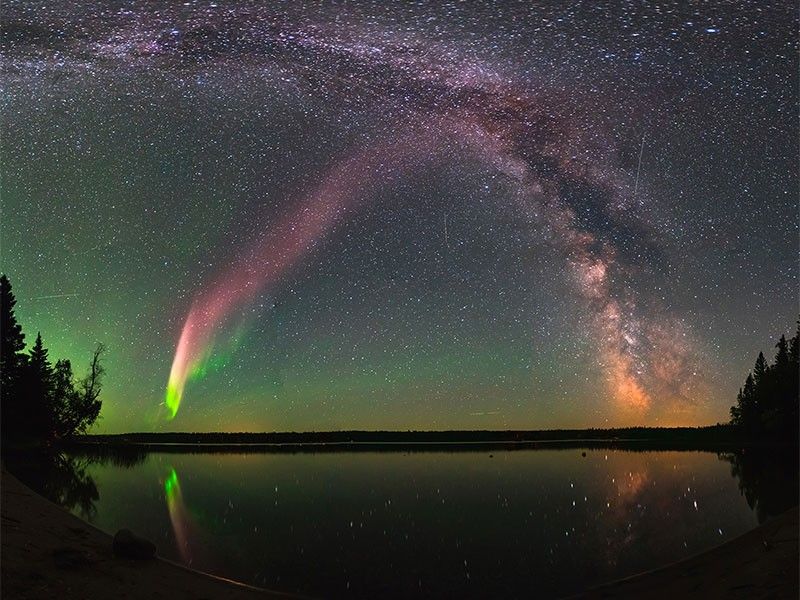 Foto de una aurora llamada STEVE, por sus siglas en inglés. 