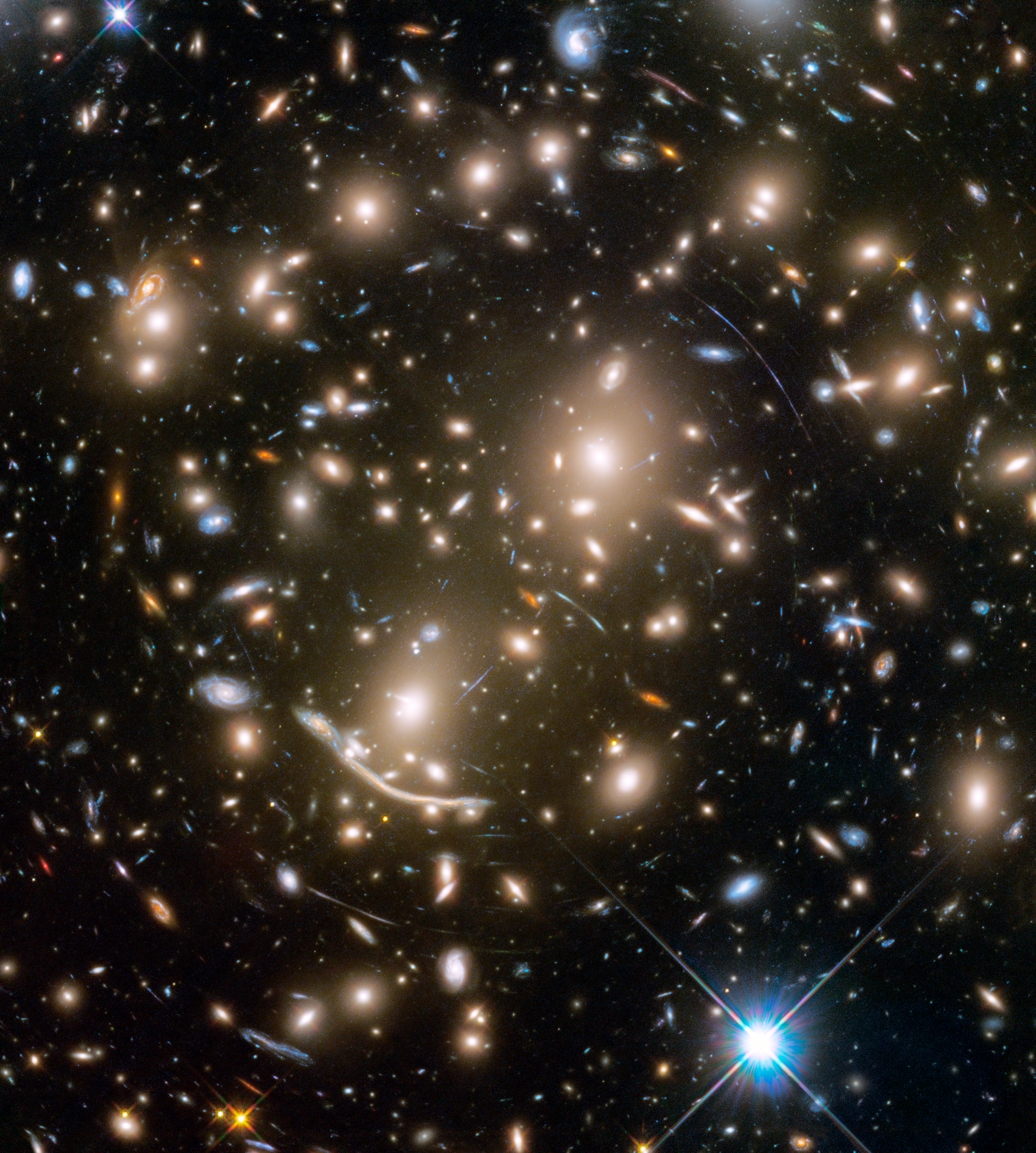 Un campo repleto de galaxias y rayas y arcos azules curvados. Estrella brillante de color azul-blanco en primer plano, en la parte inferior derecha.
