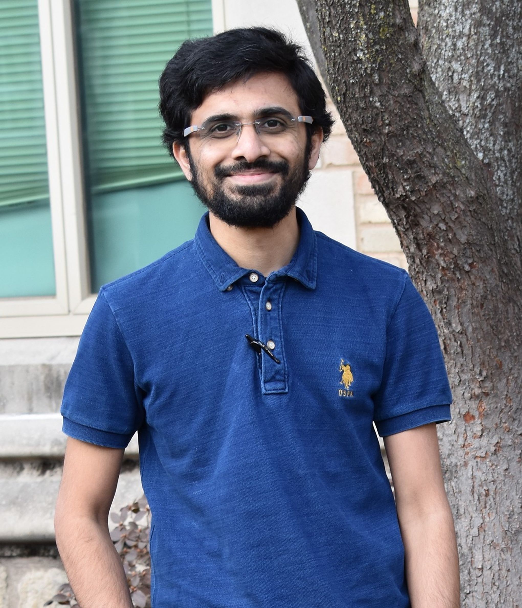 Portrait photo of a smiling man