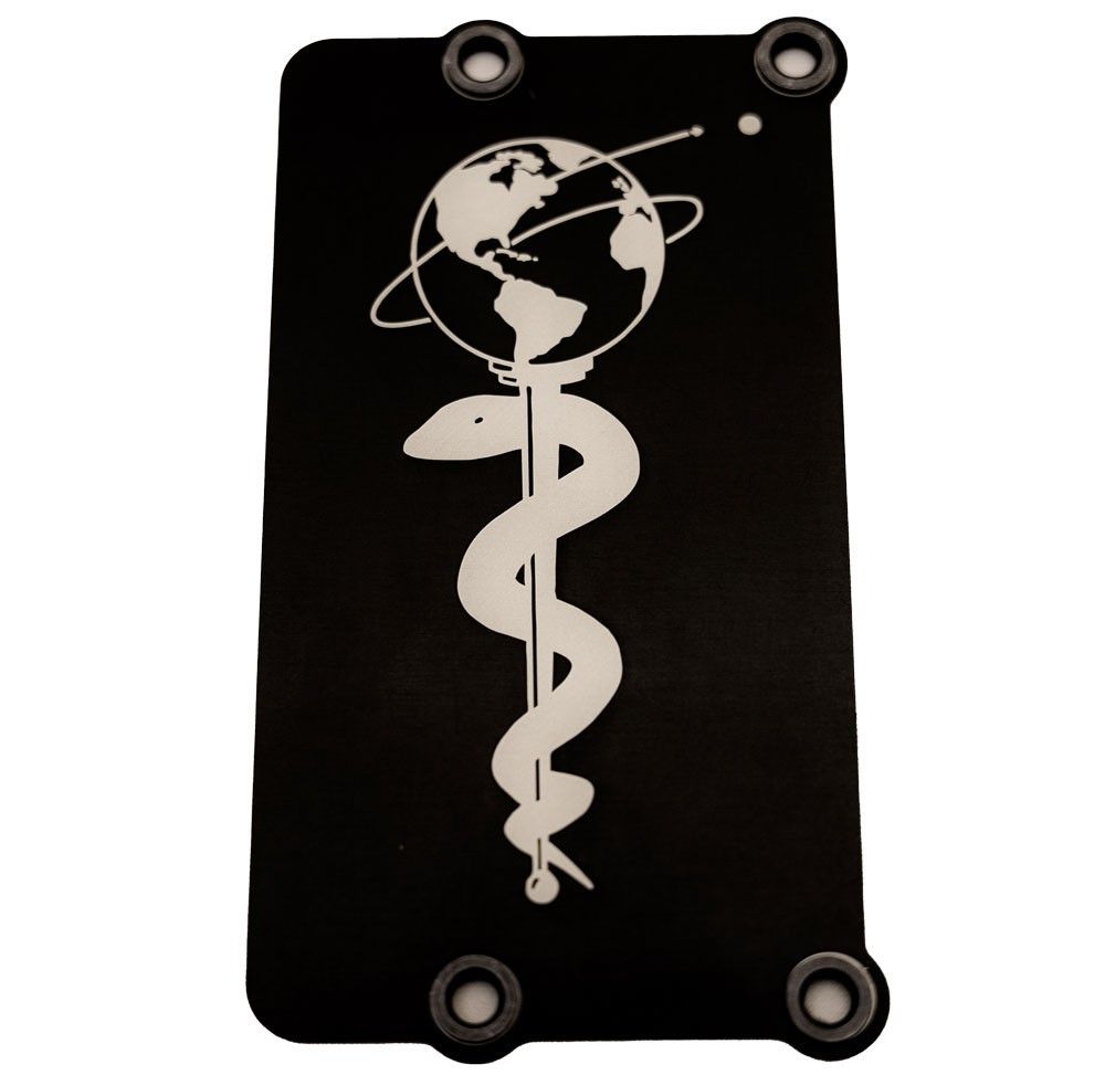 Imagen de la placa conmemorativa diseñada para rendir homenaje a la perseverancia de los trabajadores de la salud que lucharon contra la COVID-19 en todo el mundo.