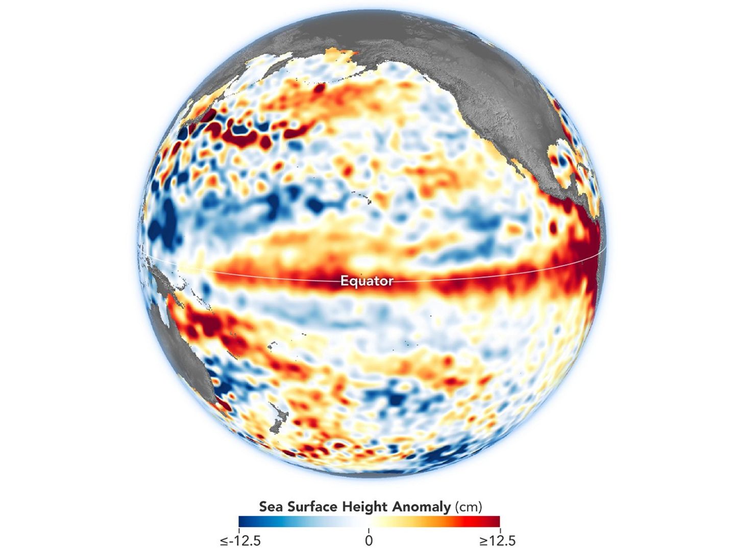 Mapa que muestra las anomalías en la altura de la superficie del mar (“Sea Surface Height Anomaly”). El agua se expande a medida que se calienta, lo que hace que la superficie del océano se eleve. Las superficies marinas más altas de lo habitual en la región tropical del océano Pacífico, como se muestran aquí del 1 al 10 de junio de 2023, son una señal de El Niño.