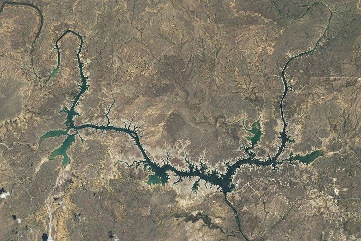 A satellite image showing the receding waters of a desert river basin.