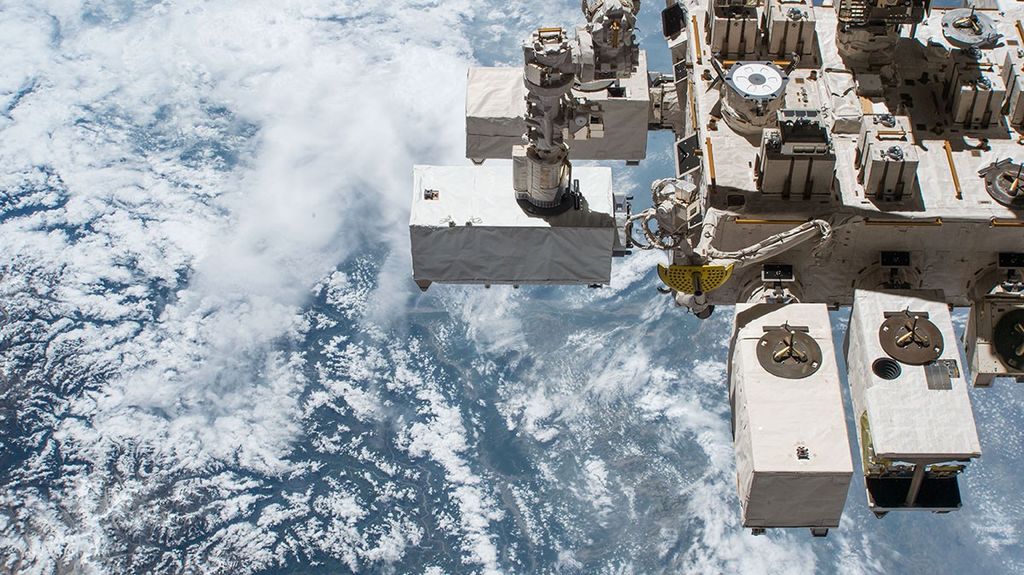 Image of the ISS over the Earth