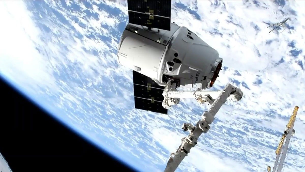 Image from the ISS toward Earth.