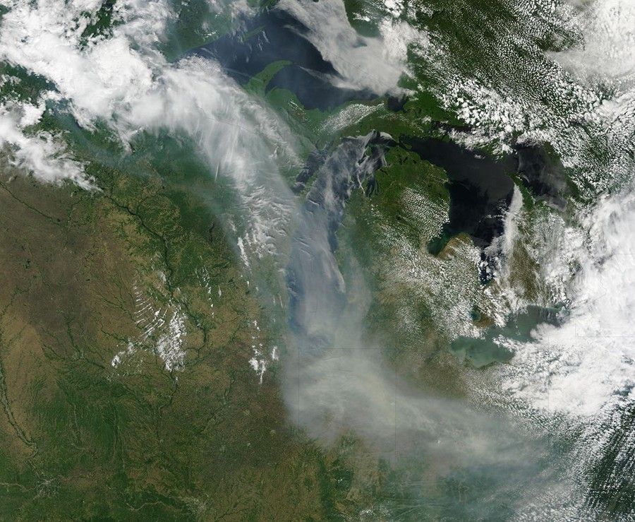 Satellite image showing smoke from Canadian wildfires drifting over the Midwestern United States.