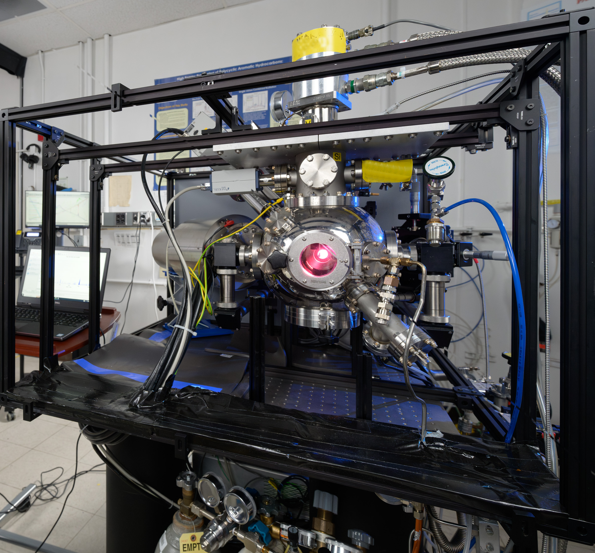 Irradiation chamber at ICEE facility