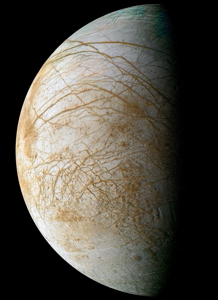 Giant lakes trapped in Europa's crust bust up this distant moon's icy surface.