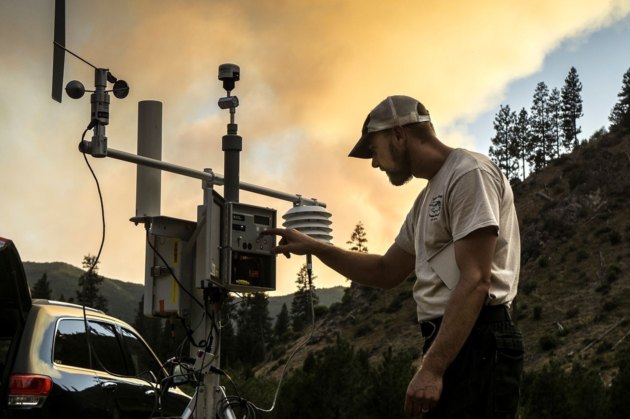 An air resource advisor setting up a temporary smoke monitor